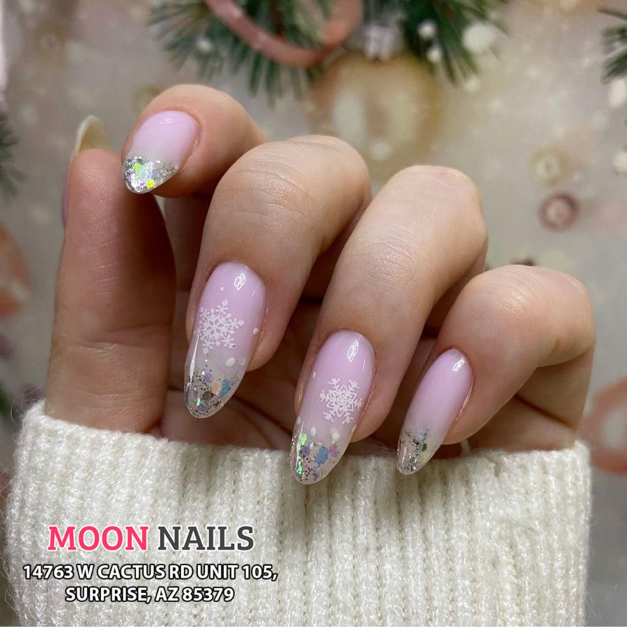 Nail design by Moon Nails